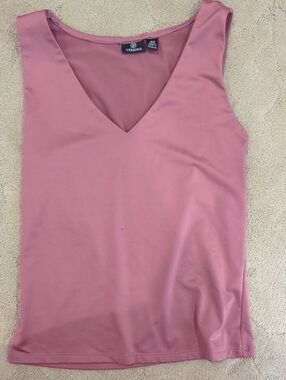 Versona V-Neck Sleeveless Tank in Dusty Mauve Pink